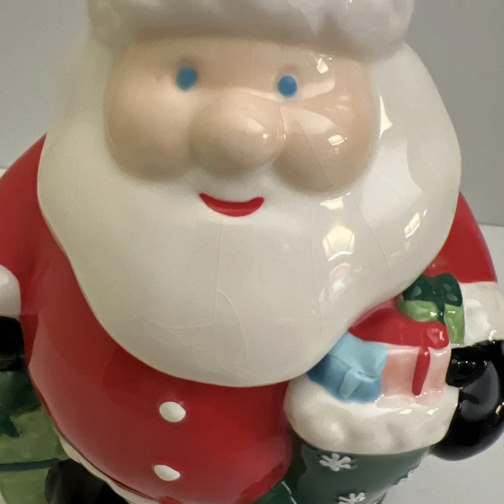 The Unbranded Brand santa right